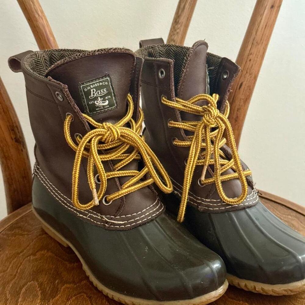 Bass brown duck boots with yellow laces